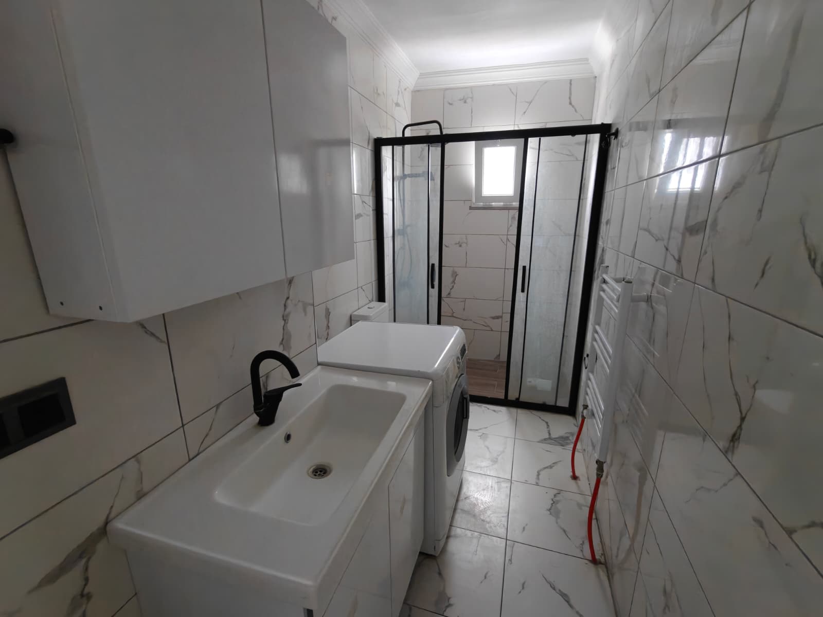 CUMHURİYET MAH. DÖRTYOL  KAVŞAĞINDA KİRALIK 2+1